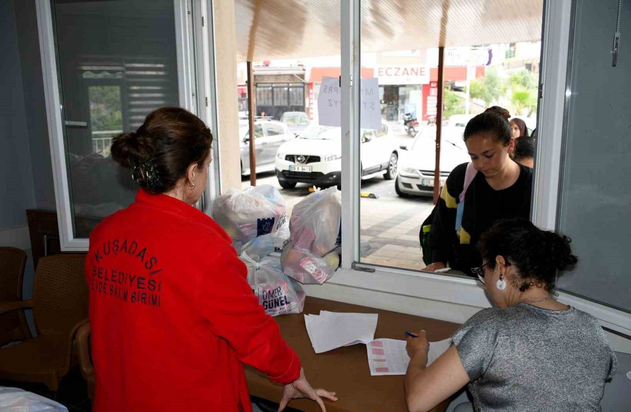 Kuşadası Belediyesi’nden çocuklara 16 bin 500 litre süt desteği