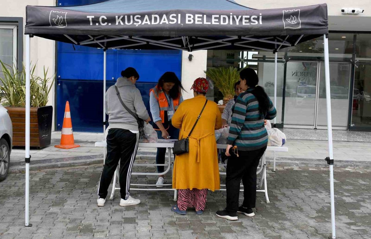 Kuşadası Belediyesi’nden çocuklara 16 bin 500 litre süt desteği