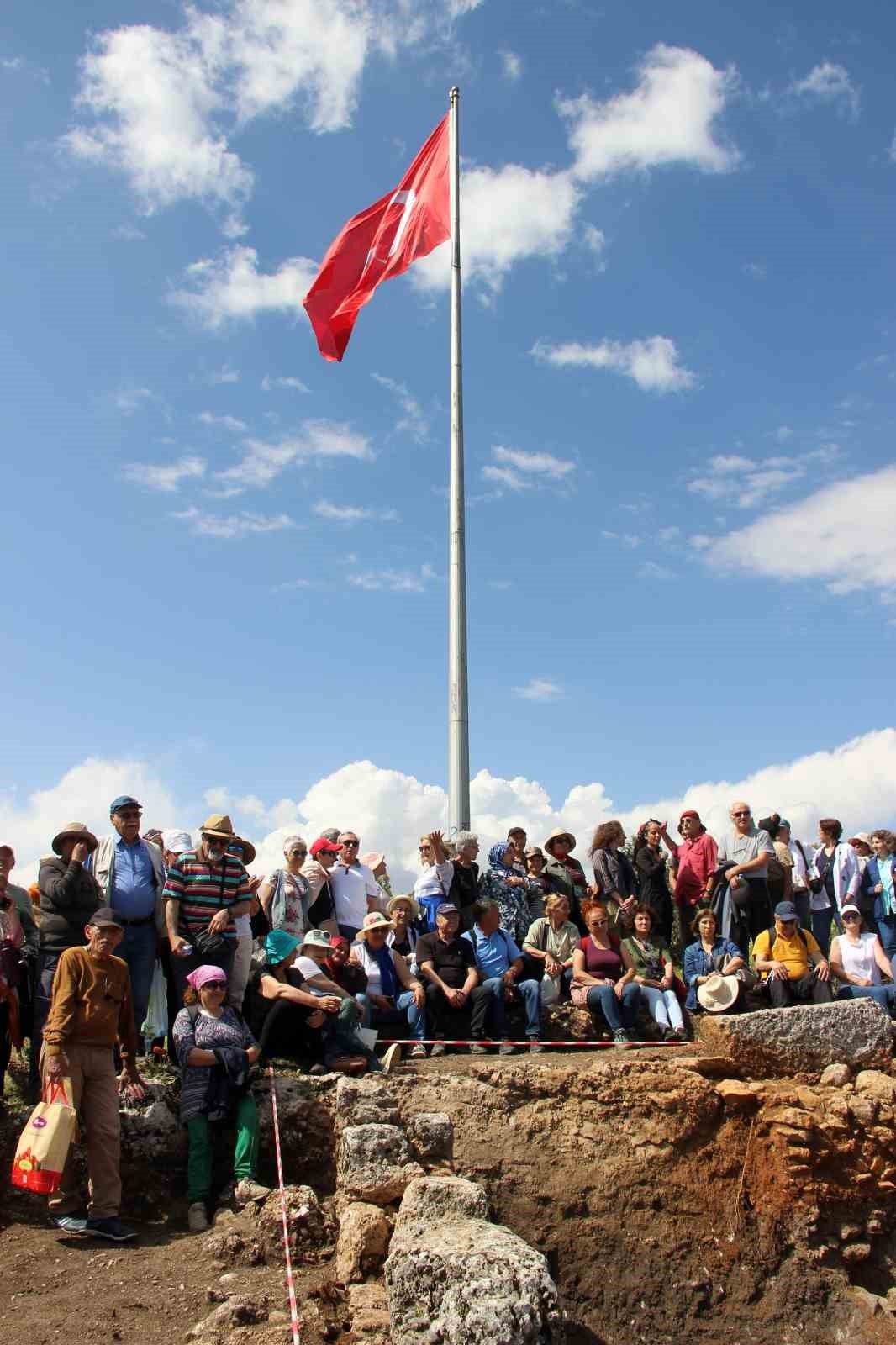 Tazelenme Üniversitesi öğrencileri arkeoloji dersini Mobolla’da yaptı