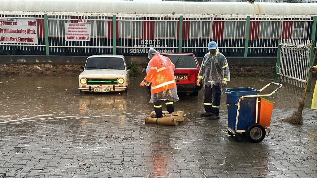 Nazilli ve Kuyucak yağışa teslim oldu