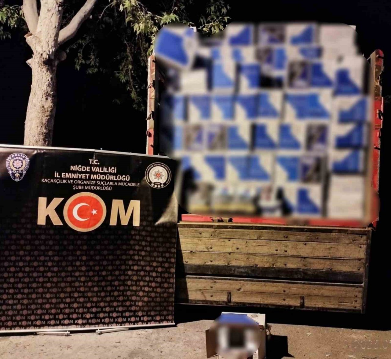 Ekiplerin durdurduğu kamyonda 1 buçuk ton kaçak tütün bulundu