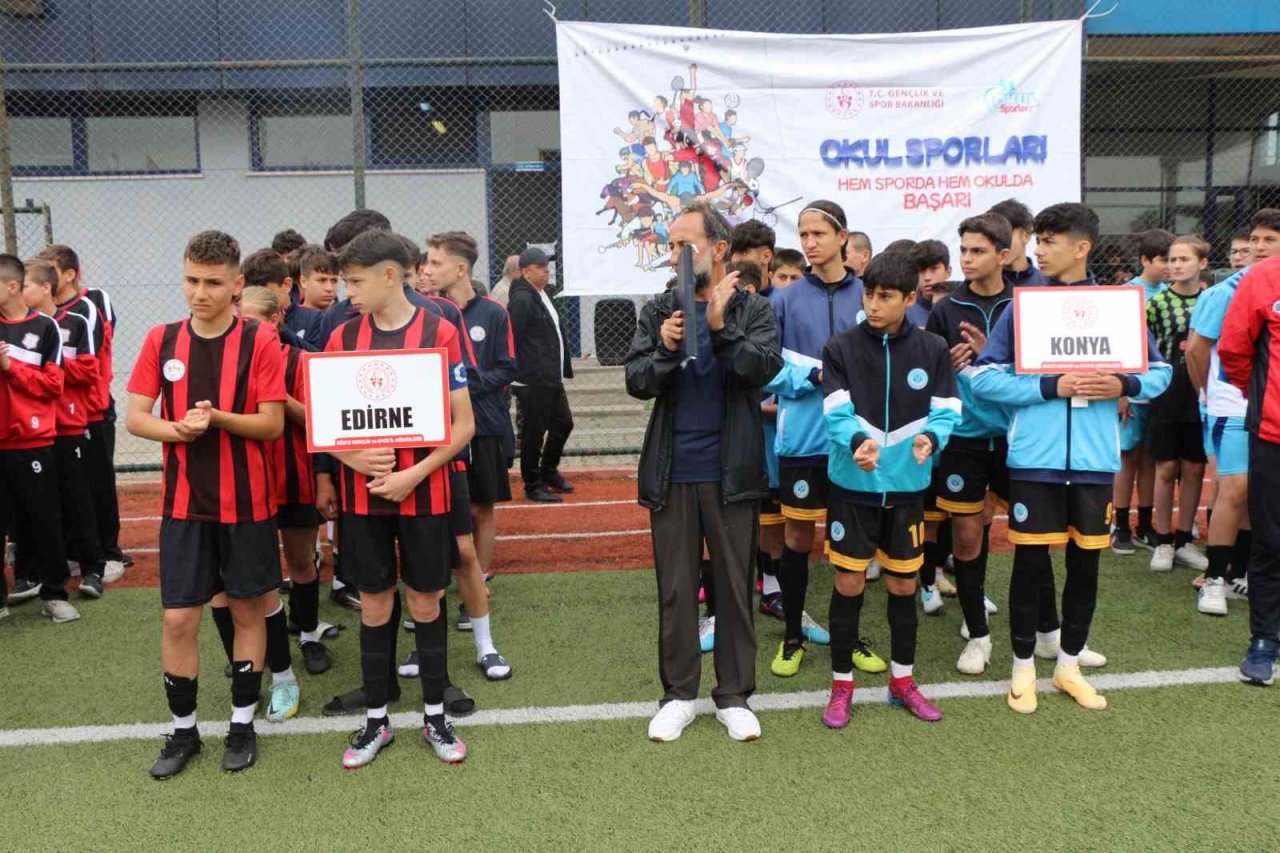 Yıldızlar Futbol Türkiye finalleri Düzce’de başladı