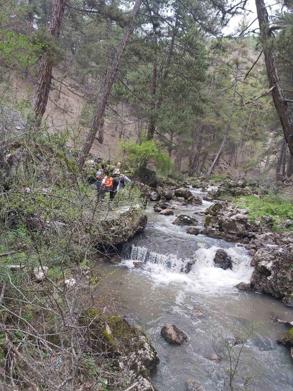 Doğa yürüyüşçüleri Zahran Vadisi’nde eşsiz manzaraları fotoğrafladı