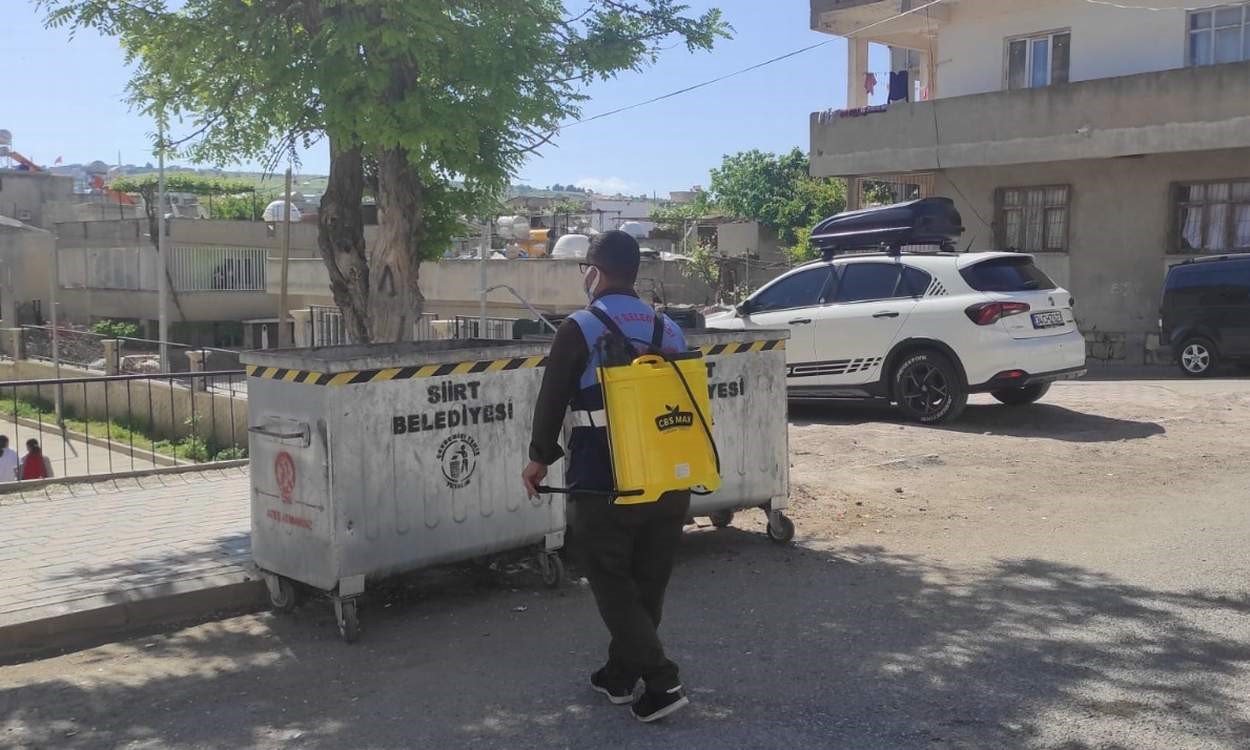 Siirt Belediyesi kent genelinde ilaçlama çalışmalarına başladı