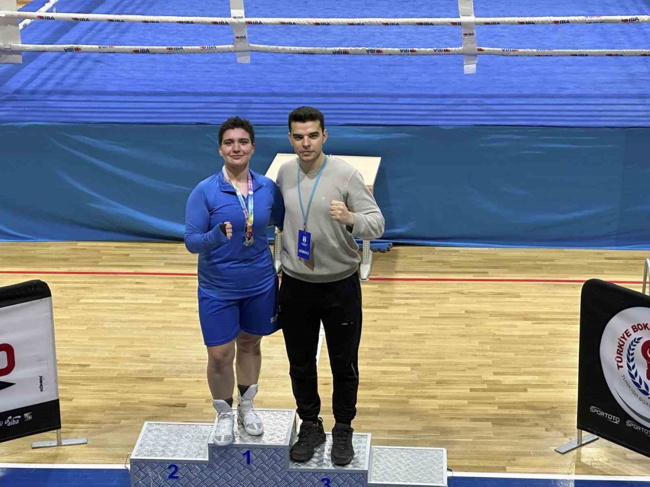 SUBÜ öğrencileri boksta iki madalya kazandı