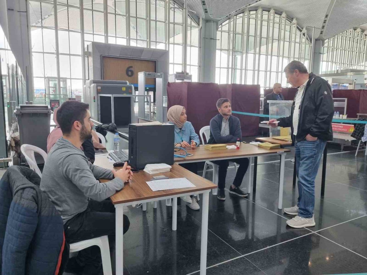 İstanbul Havalimanı’nda oy verme işlemine devam ediliyor