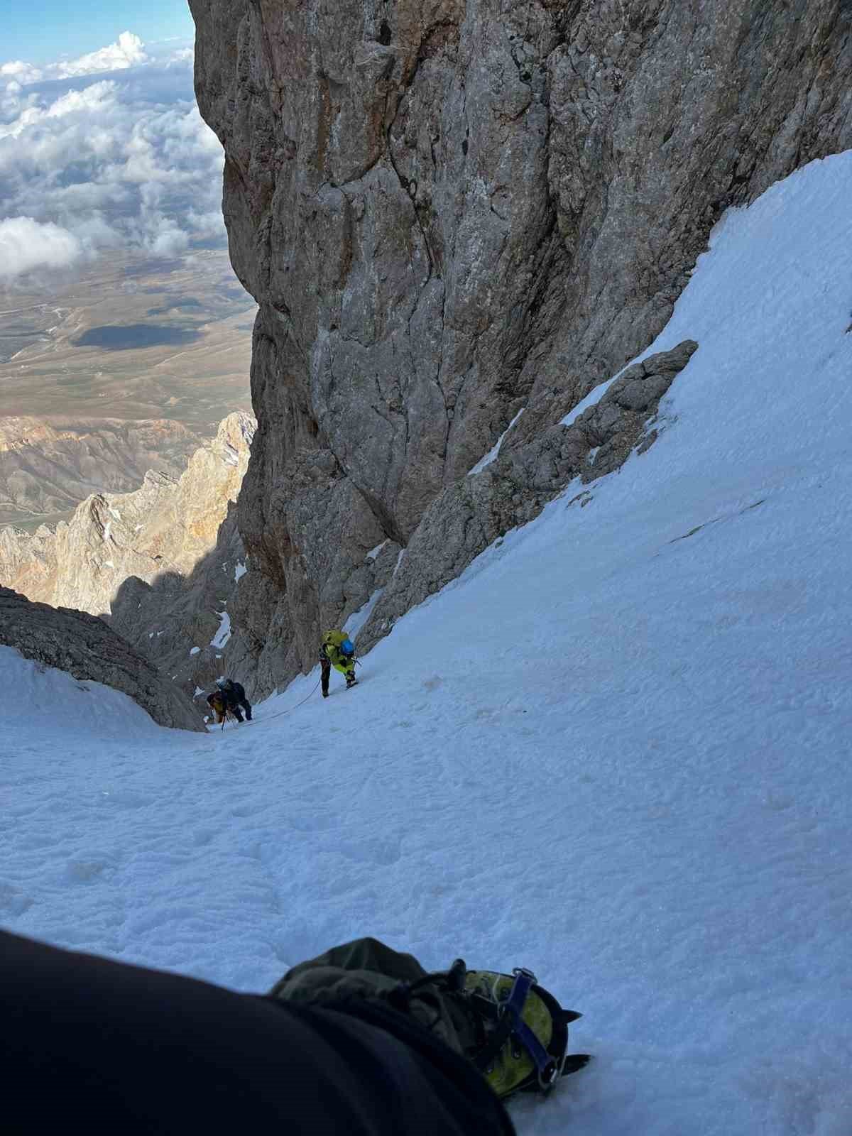 Vestel personelinden 19 Mayıs büyük Demirkazık tırmanışı