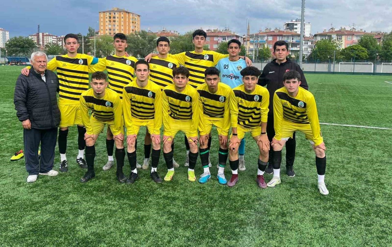 U-17 şampiyonu Kocasinan Şimşekspor