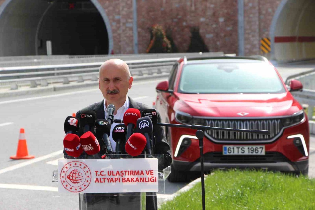 Bakan Karaismailoğlu: “Yeni Zigana Tüneli’ni 3 Mayıs’tan itibaren 100 binin üzerinde araç kullandı”
