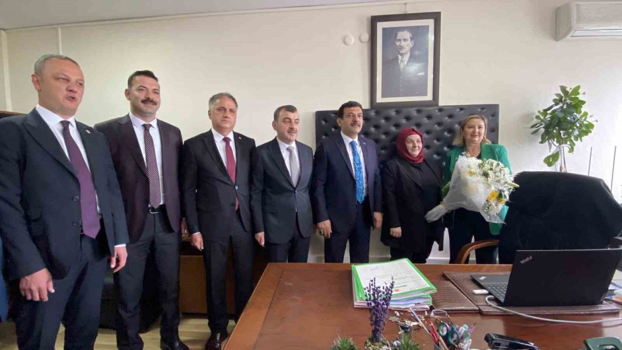 Milletvekilleri mazbatalarını aldı