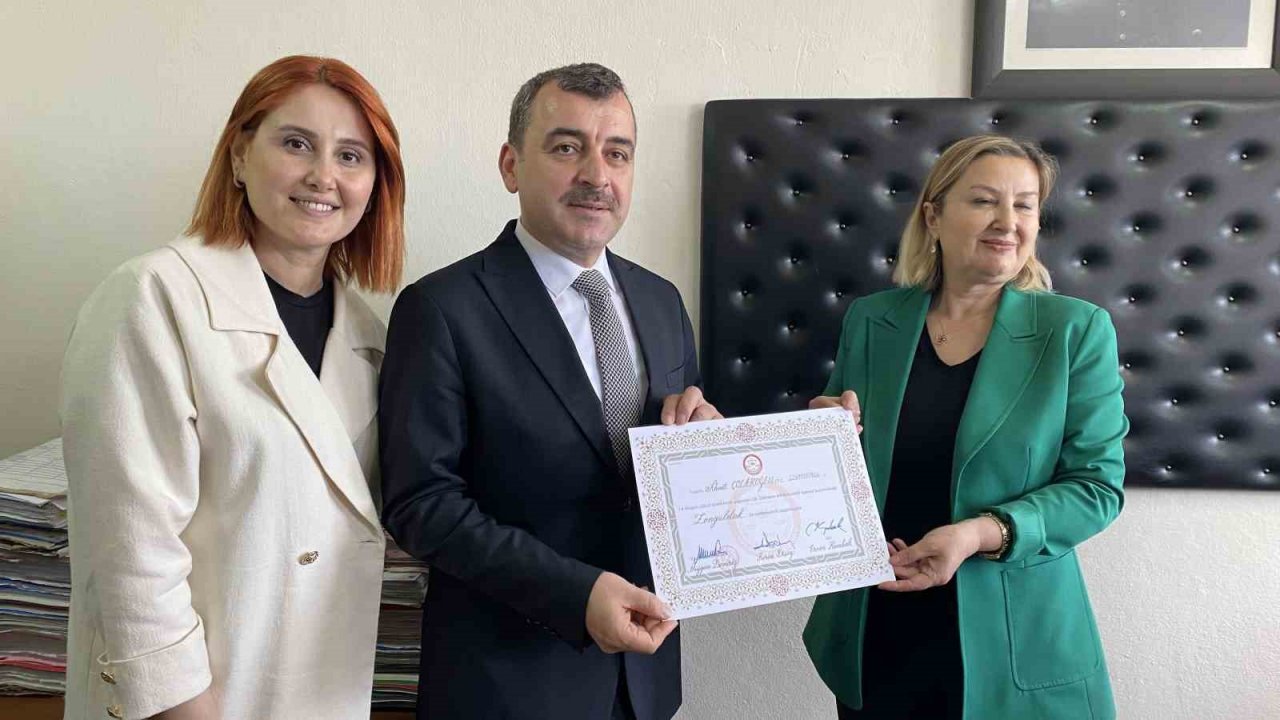 Milletvekilleri mazbatalarını aldı