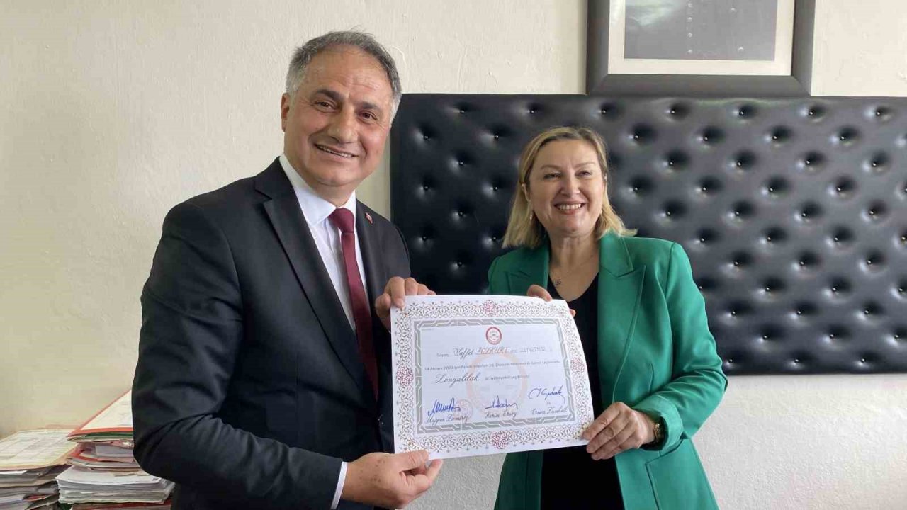 Milletvekilleri mazbatalarını aldı