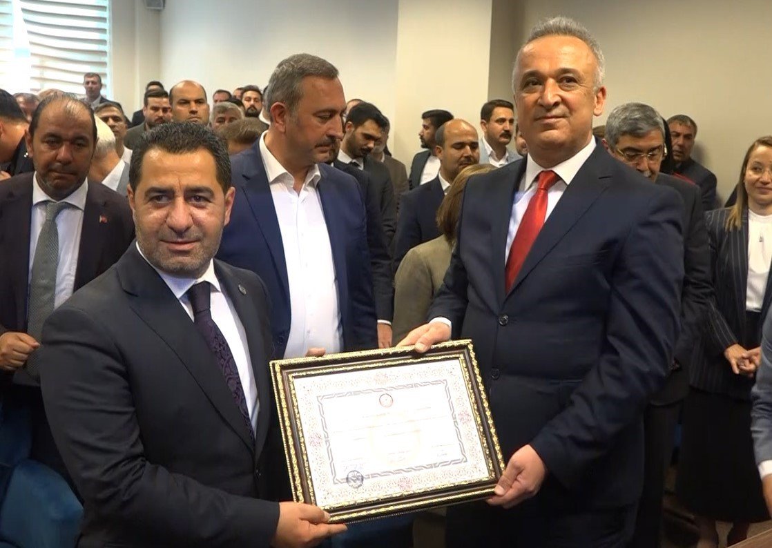 AK Parti Gaziantep milletvekilleri mazbatalarını aldı