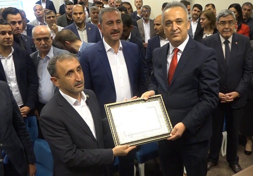 AK Parti Gaziantep milletvekilleri mazbatalarını aldı
