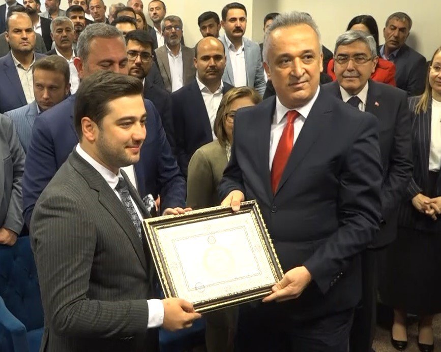 AK Parti Gaziantep milletvekilleri mazbatalarını aldı