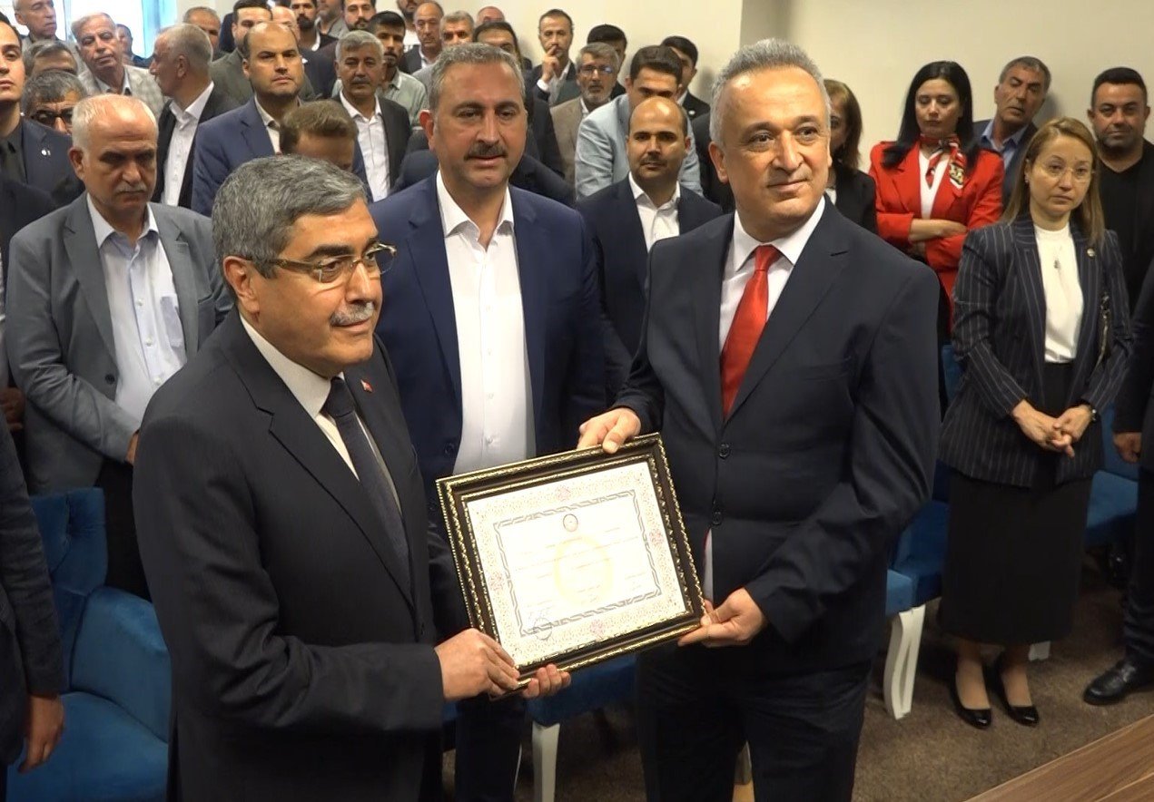 AK Parti Gaziantep milletvekilleri mazbatalarını aldı