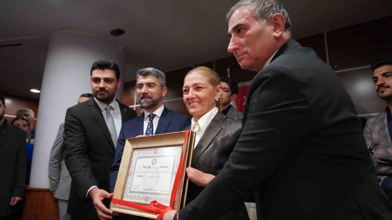 AK Parti’de mazbata sevinci