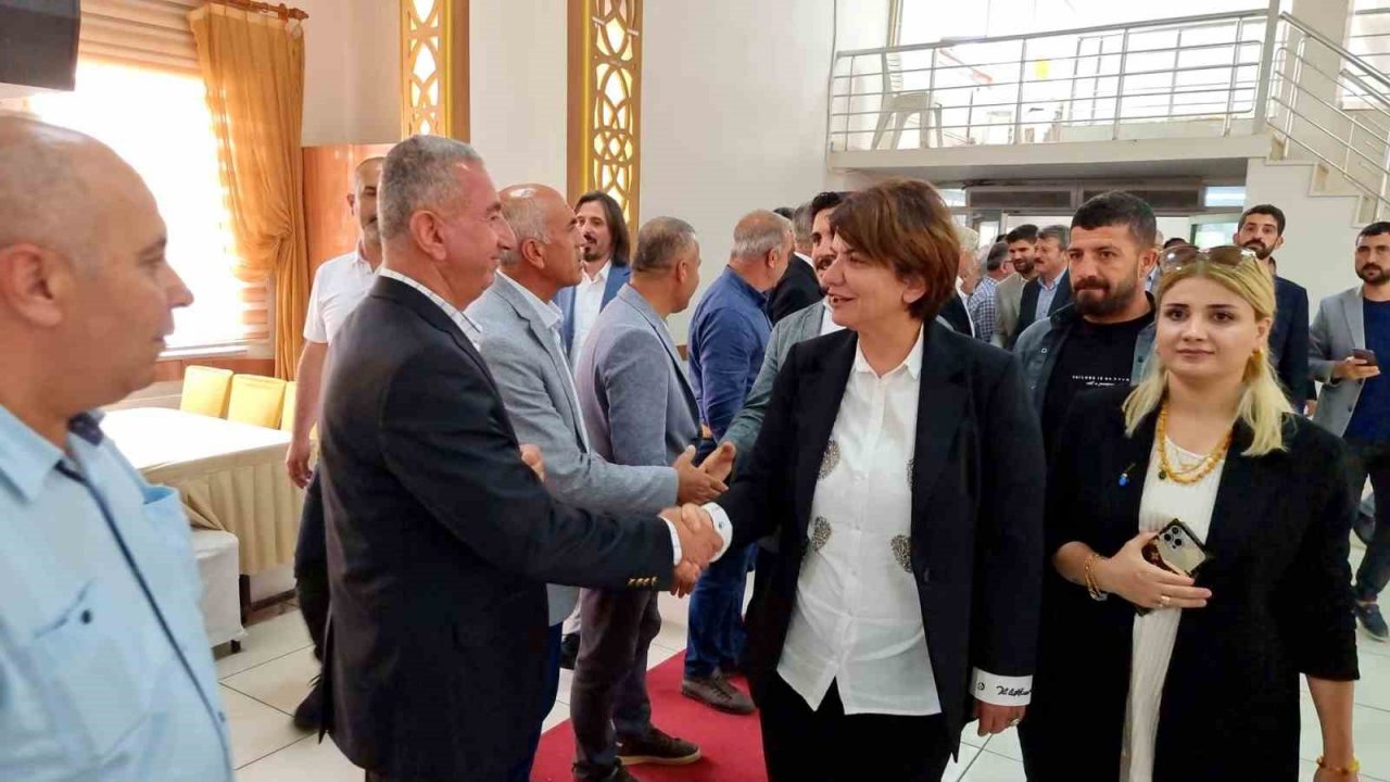 Hanımağa, Cumhurbaşkanı Erdoğan’a destek için ilçe ilçe dolaşıyor