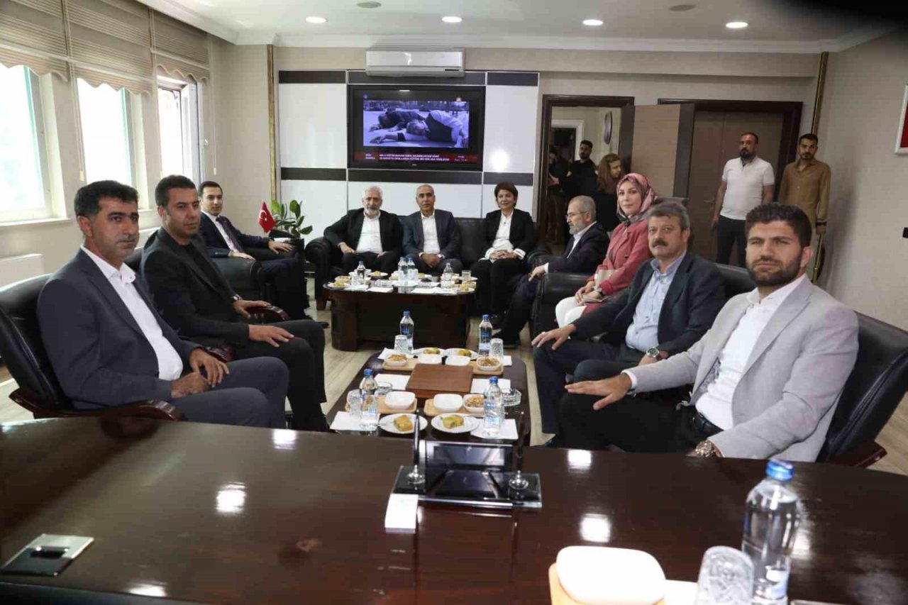 Hanımağa, Cumhurbaşkanı Erdoğan’a destek için ilçe ilçe dolaşıyor