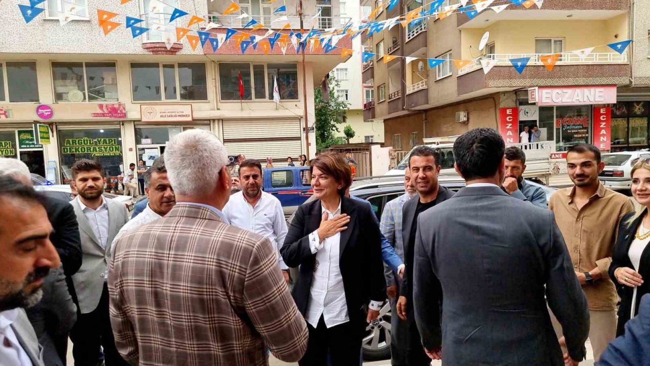 Hanımağa, Cumhurbaşkanı Erdoğan’a destek için ilçe ilçe dolaşıyor