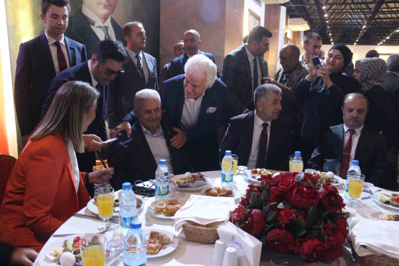 Binali Yıldırım: “1 milyon mülteci gidecek noktaya geldi”