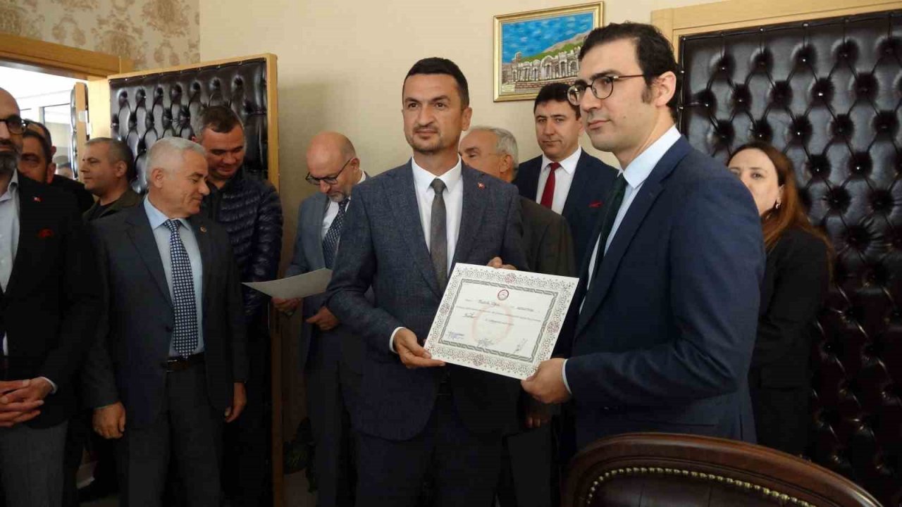 Burdur Milletvekilleri mazbatalarını aldı