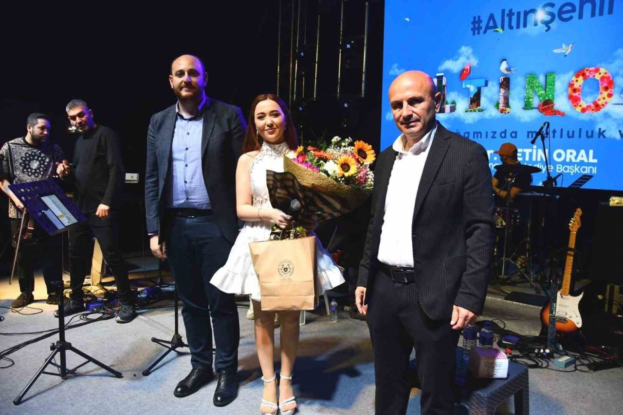 Altınova Gençlik Festivali Nigar Muharrem ve Semicek ile final yaptı