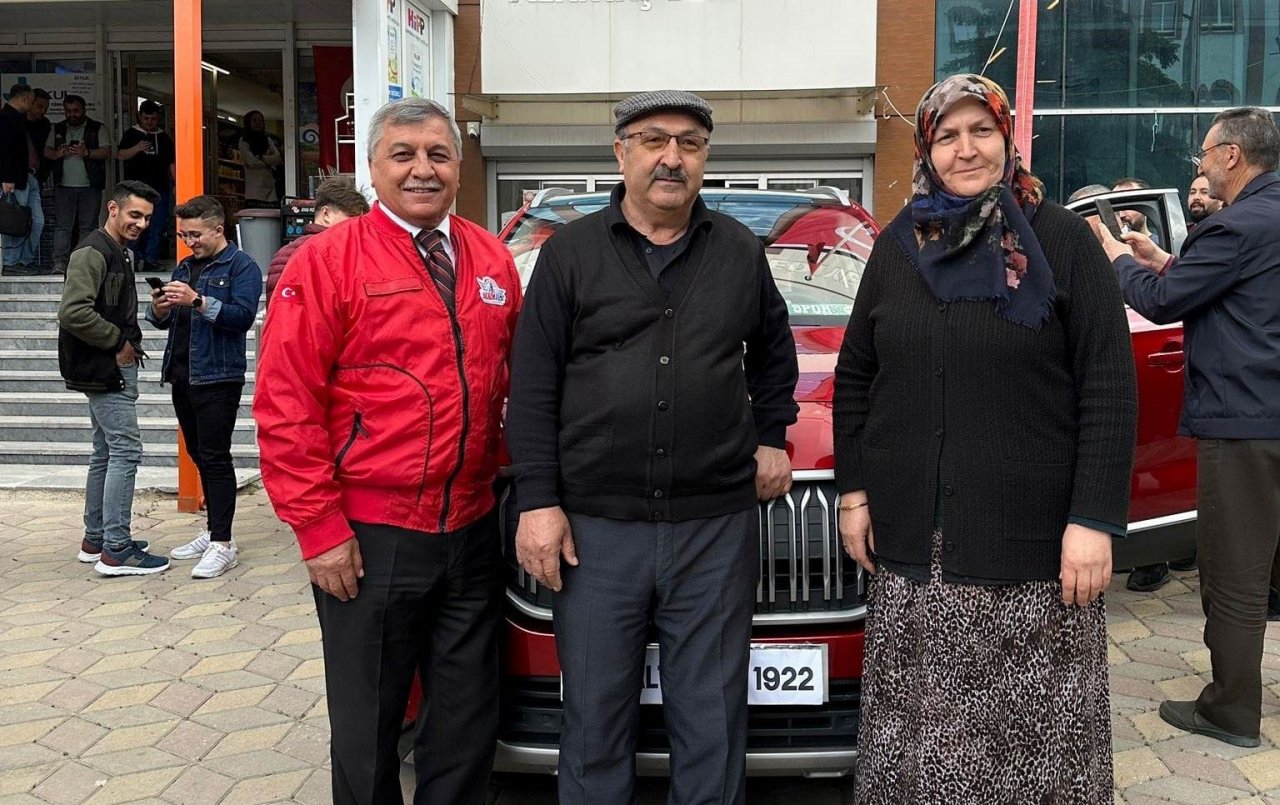 Altıntaş’ta Togg’a yoğun ilgi