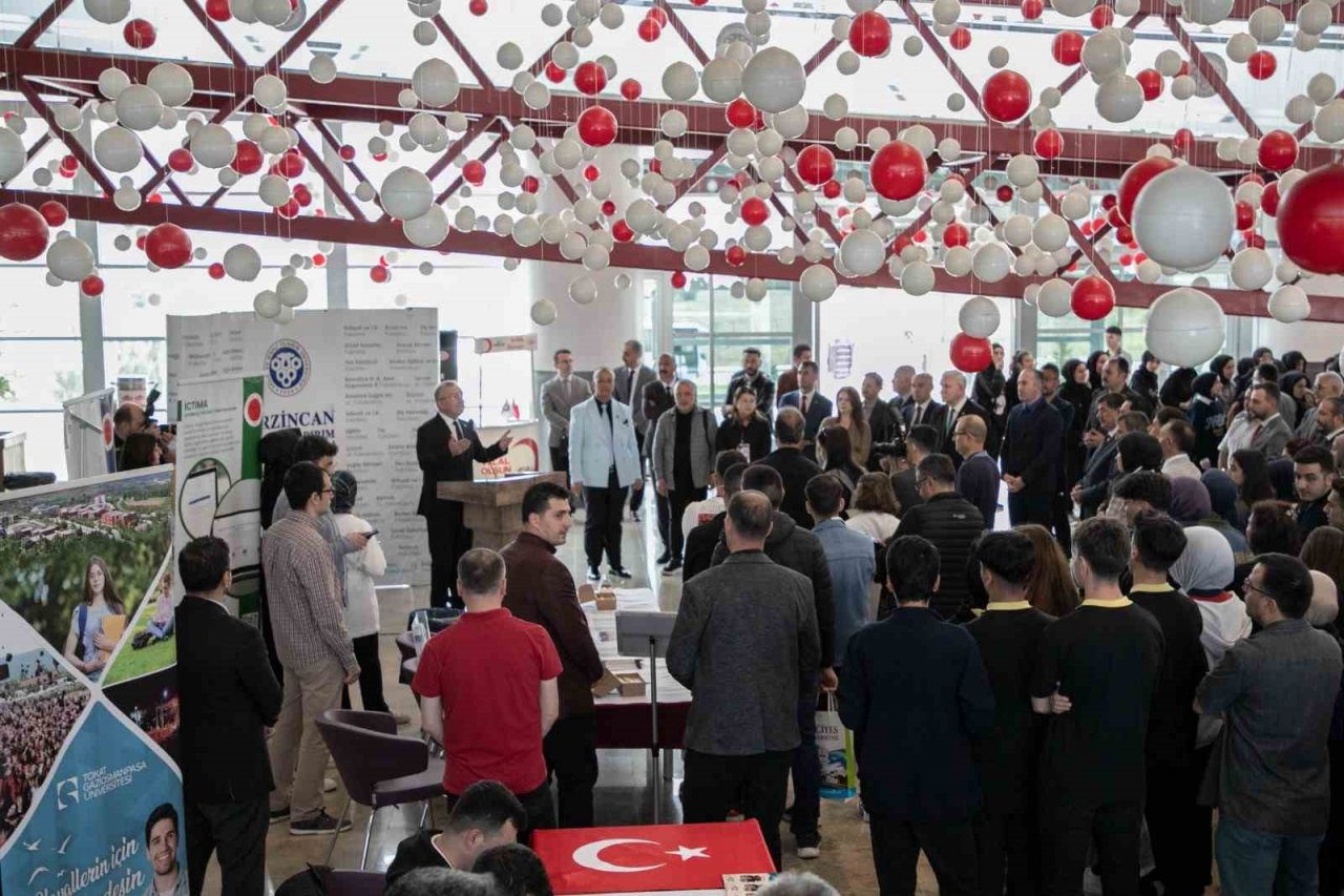 EBYÜ’lü akademisyenler üniversite adayı gençlerle buluştu