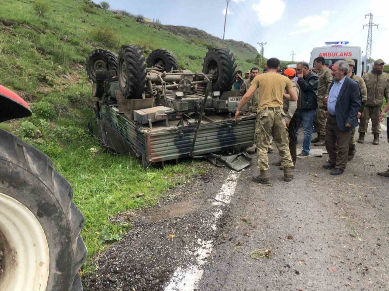 Ardahan’da askeri araç devrildi: 4 yaralı