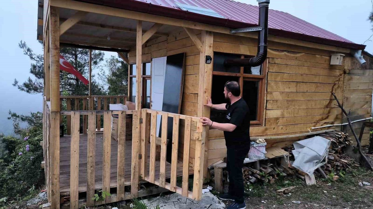 Hırsızlardan şüphelendi, fotokapan görüntülerini izleyince şok oldu