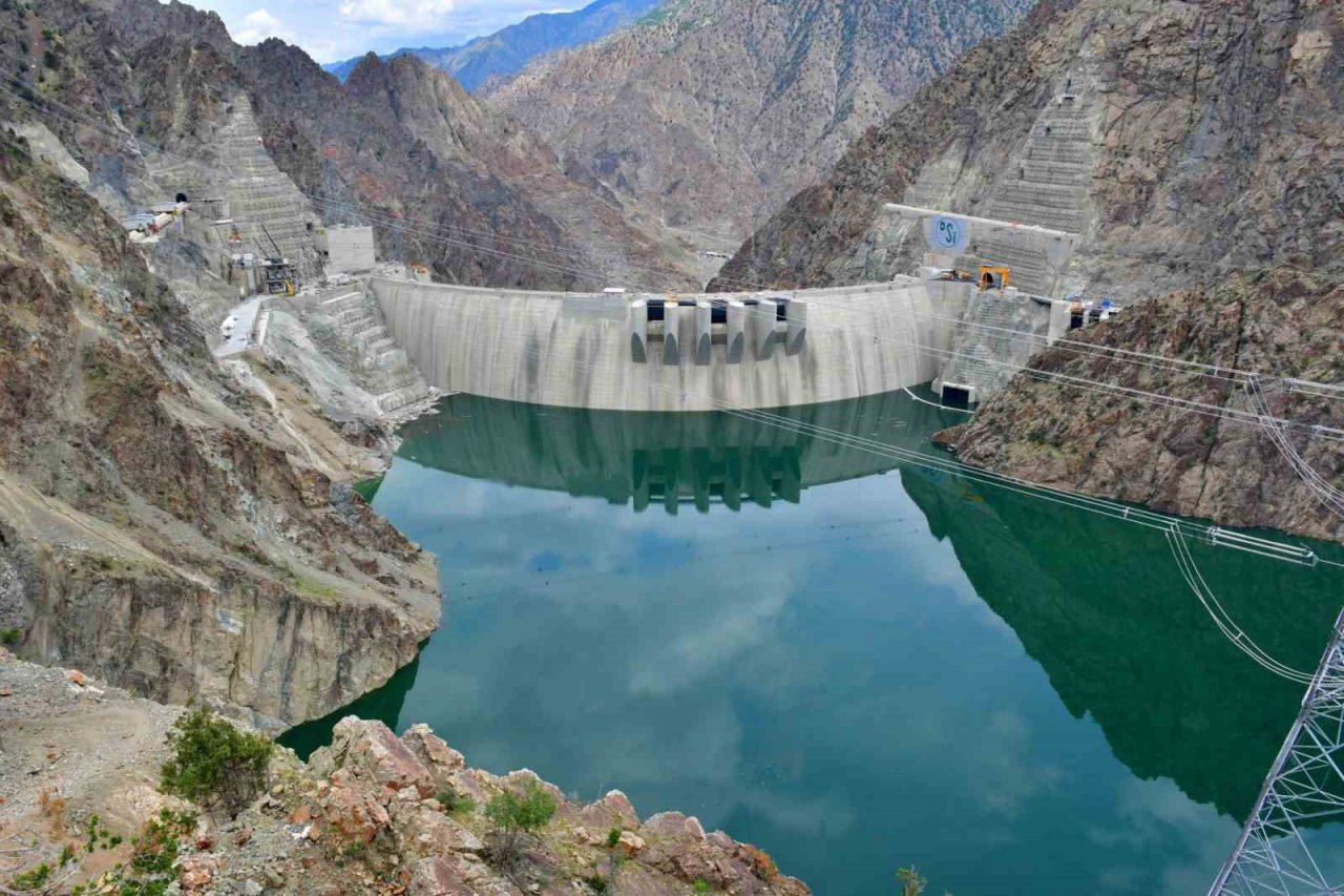 Yusufeli Barajı’nda elektrik üretimi için son 60 metre