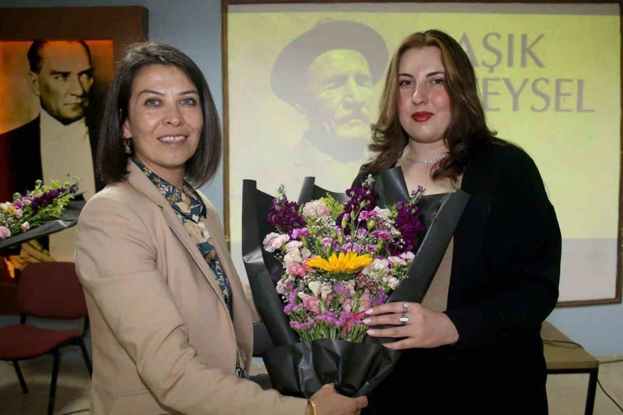 Âşık Veysel, türküleriyle anıldı