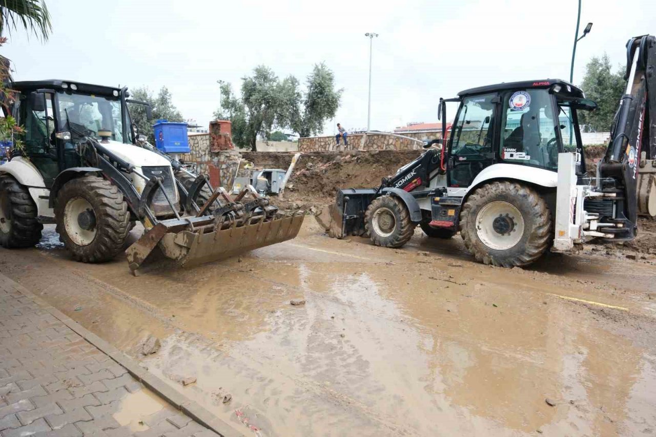 Kuyucak Belediyesi, sel sonrası yaraları sarıyor