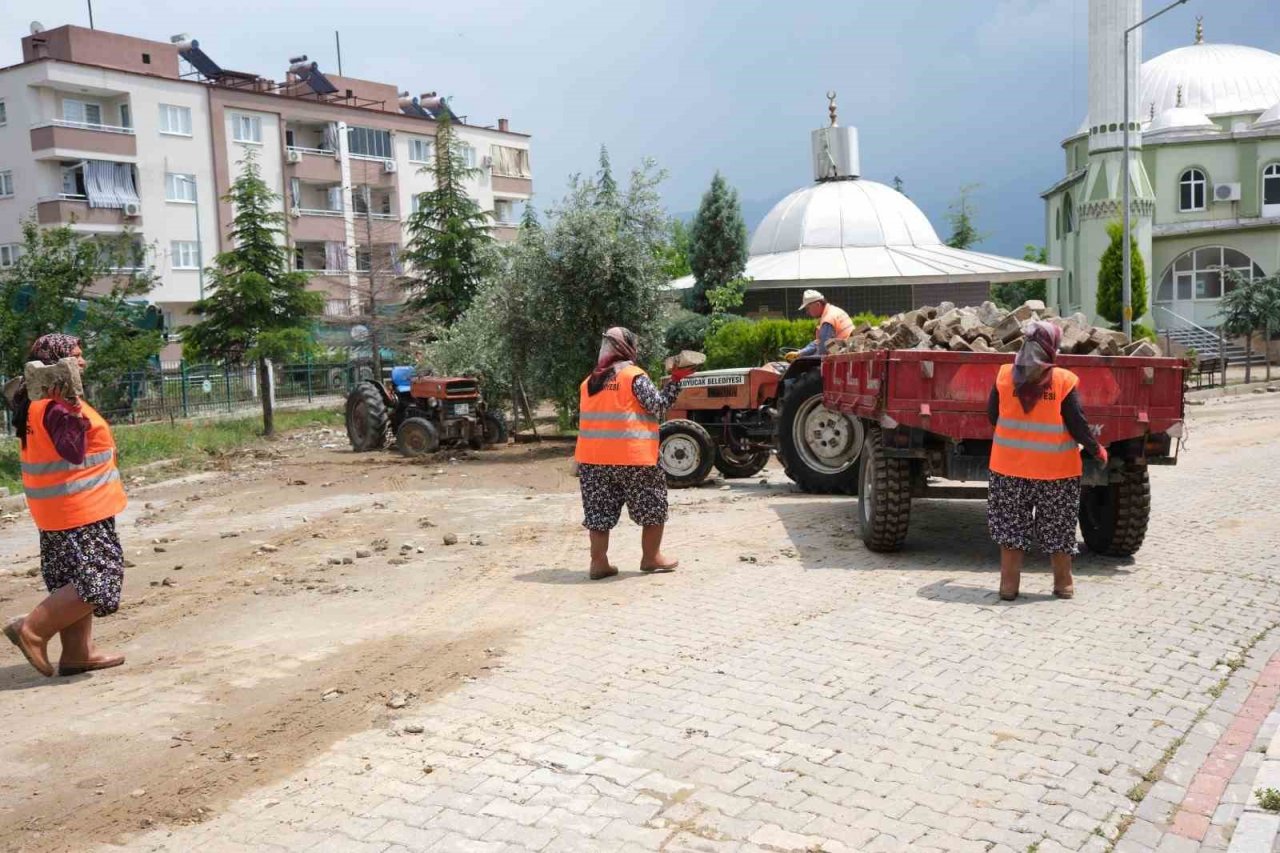 Kuyucak Belediyesi, sel sonrası yaraları sarıyor