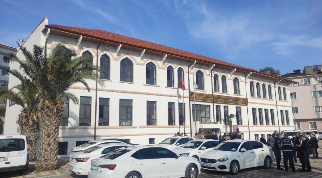 Bandırma’ya Büyükşehir Hizmet Binası hizmete girdi