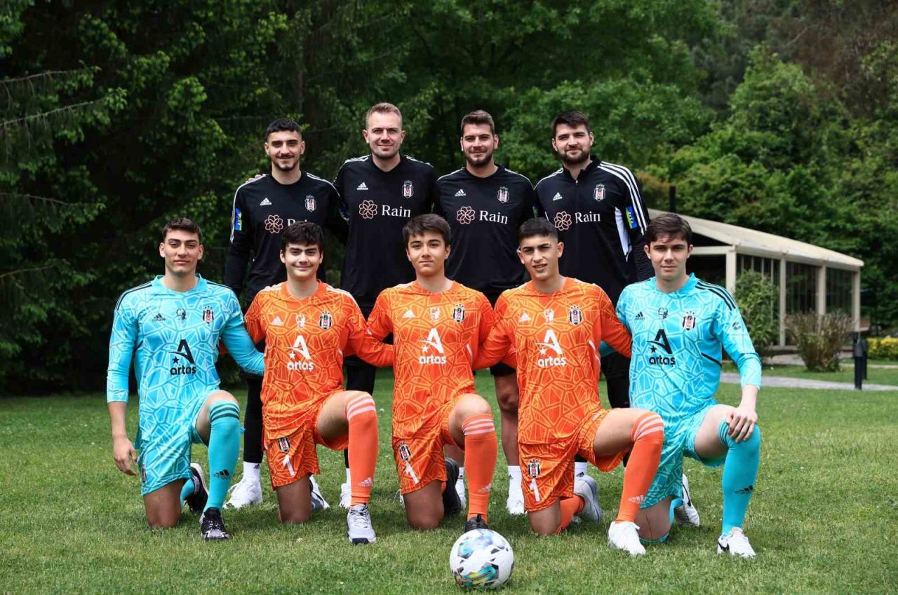 Beşiktaş’ta genç kaleciler, A takım eldivenleri ile buluştu