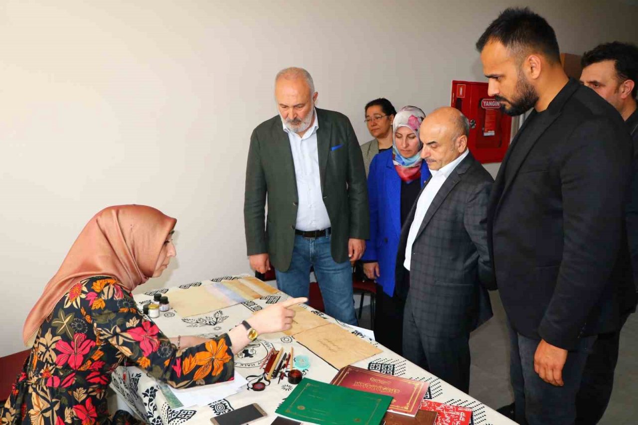 Silpagar, Çiftlikköy Halk Eğitim Merkezi sergisini inceledi