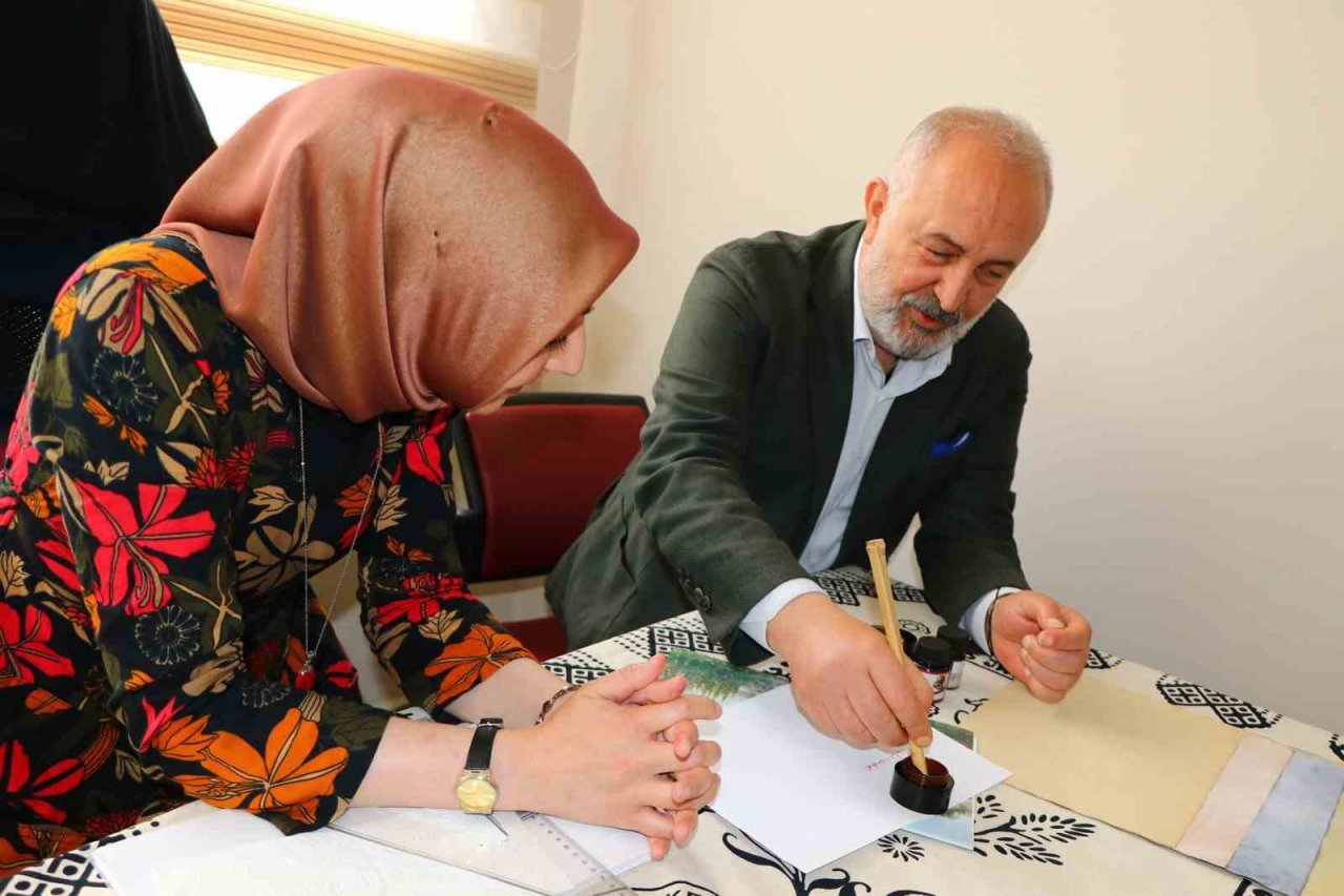 Silpagar, Çiftlikköy Halk Eğitim Merkezi sergisini inceledi