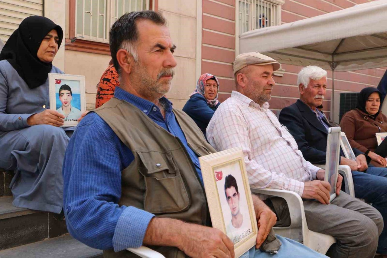 Evlat Nöbetindeki anneden PKK’ya serzeniş