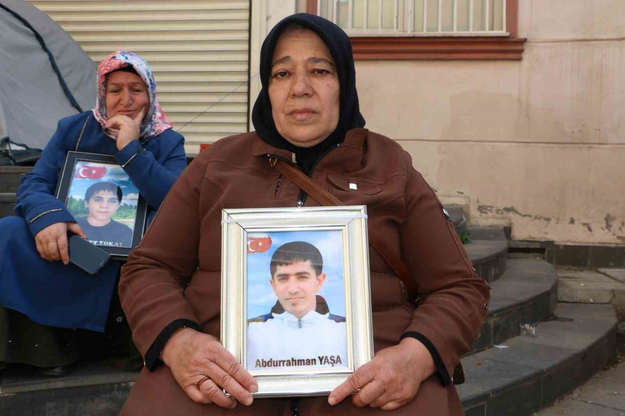 Evlat Nöbetindeki anneden PKK’ya serzeniş