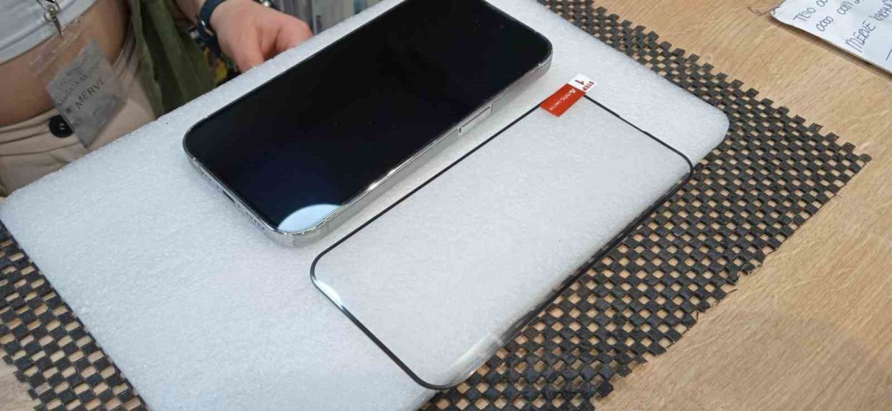 Vatandaşların cep telefon ekranlarını korumasında yeni favorisi bu camlar