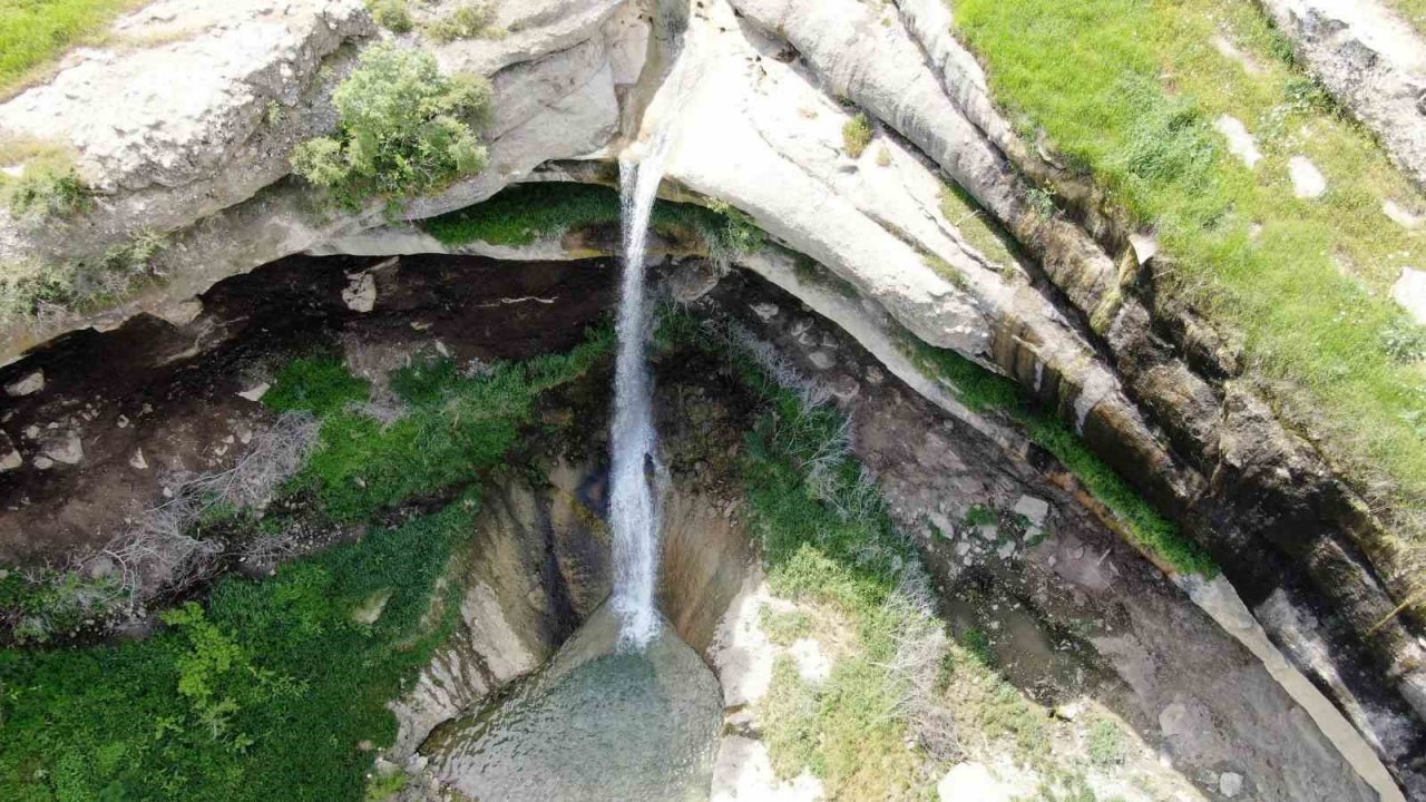 Diyarbakır’da bin yıldır akan şelale drone ile görüntülendi