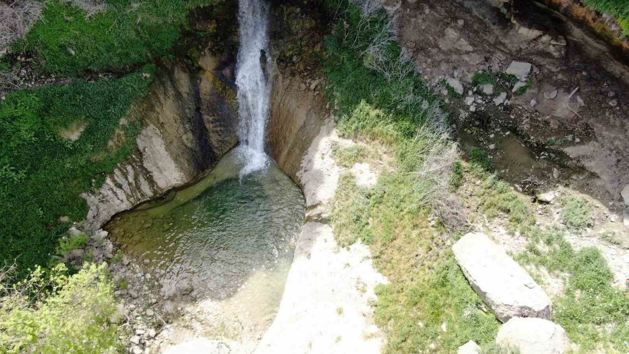 Diyarbakır’da bin yıldır akan şelale drone ile görüntülendi