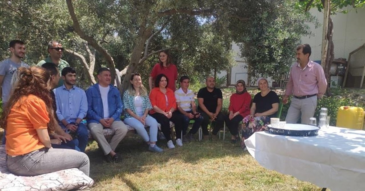 Efeler’de 4 bin 300 kuşkonmaz fidesi dağıtıldı