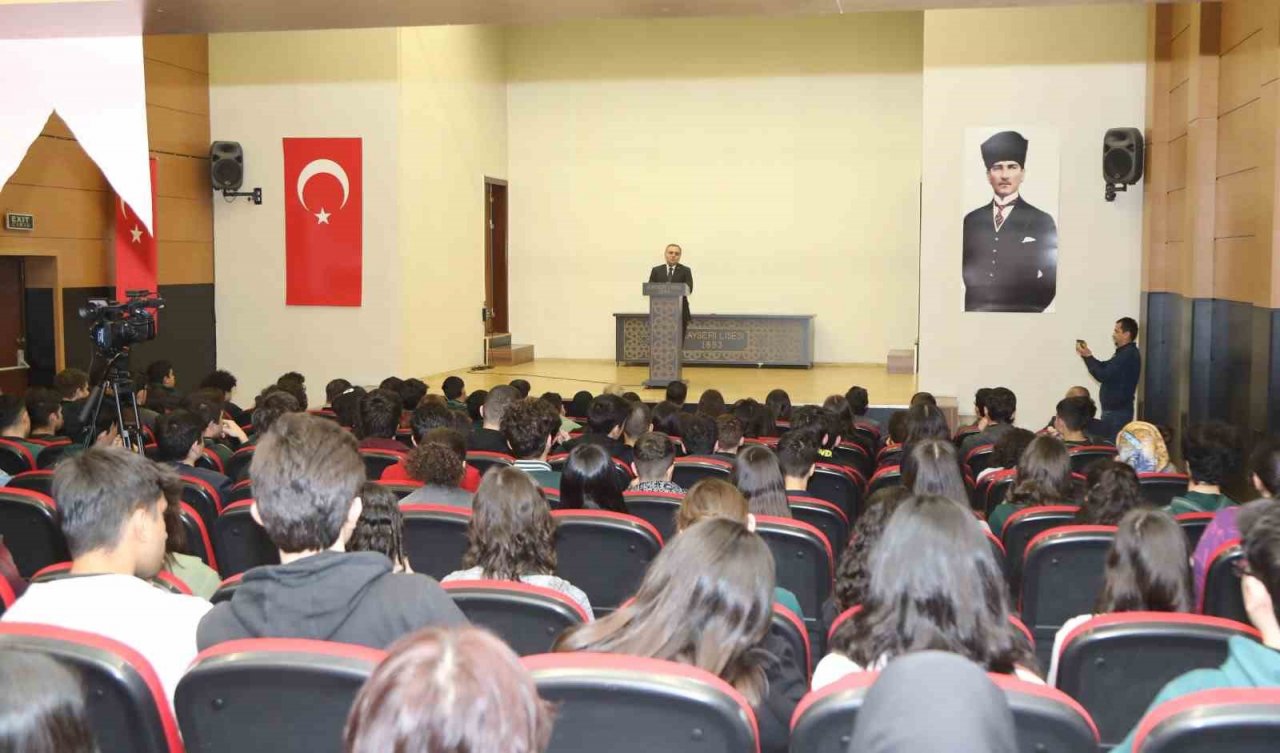 Rektör Altun, mezun olduğu lisenin öğrencileri ile buluştu