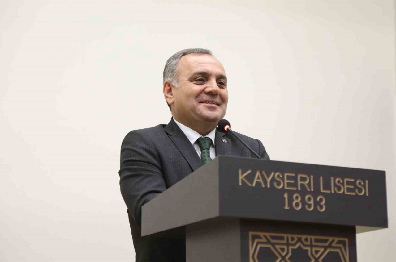 Rektör Altun, mezun olduğu lisenin öğrencileri ile buluştu