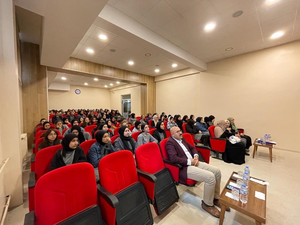 İmam Hatip Lisesi öğrencilerine Hz. Muhammed’in mirası anlatıldı