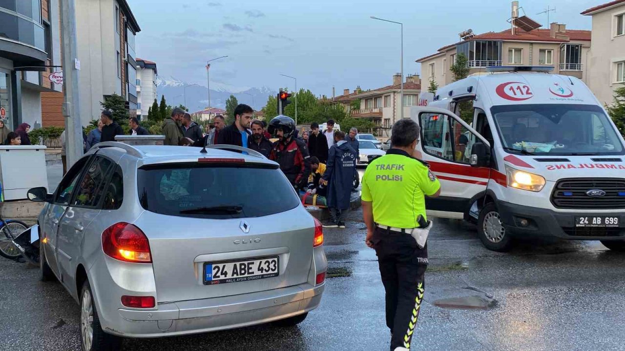 Kayganlaşan yolda kontrolden çıkan otomobil direğe çarptı: 1 yaralı