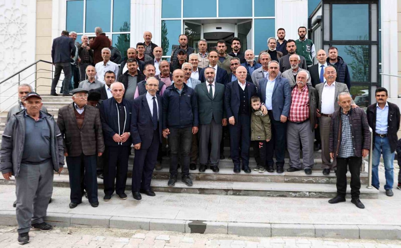 Başkan Sekmen adım adım ilçeleri geziyor